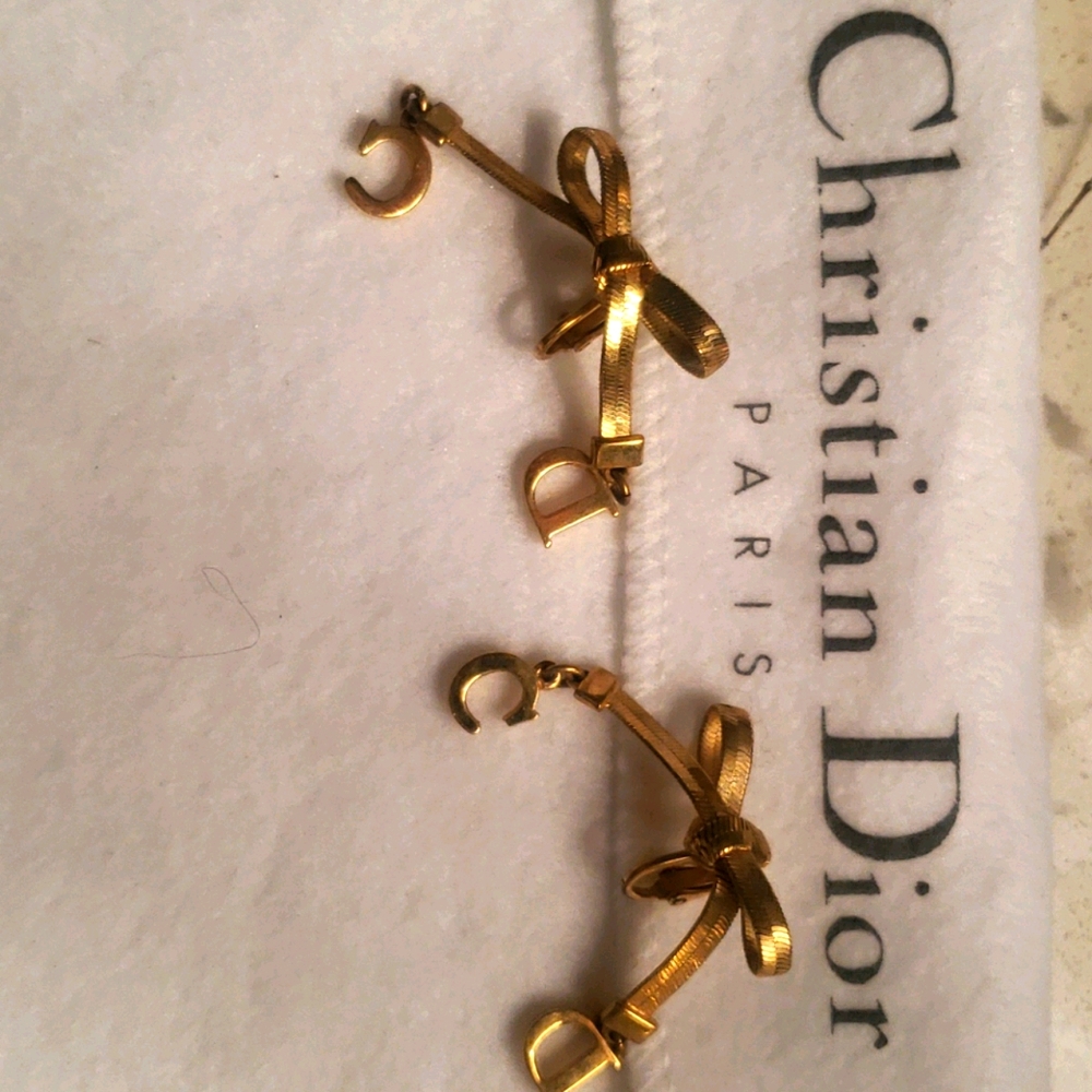 CHRISTIAN DIOR GOLD CD Dangle earrings